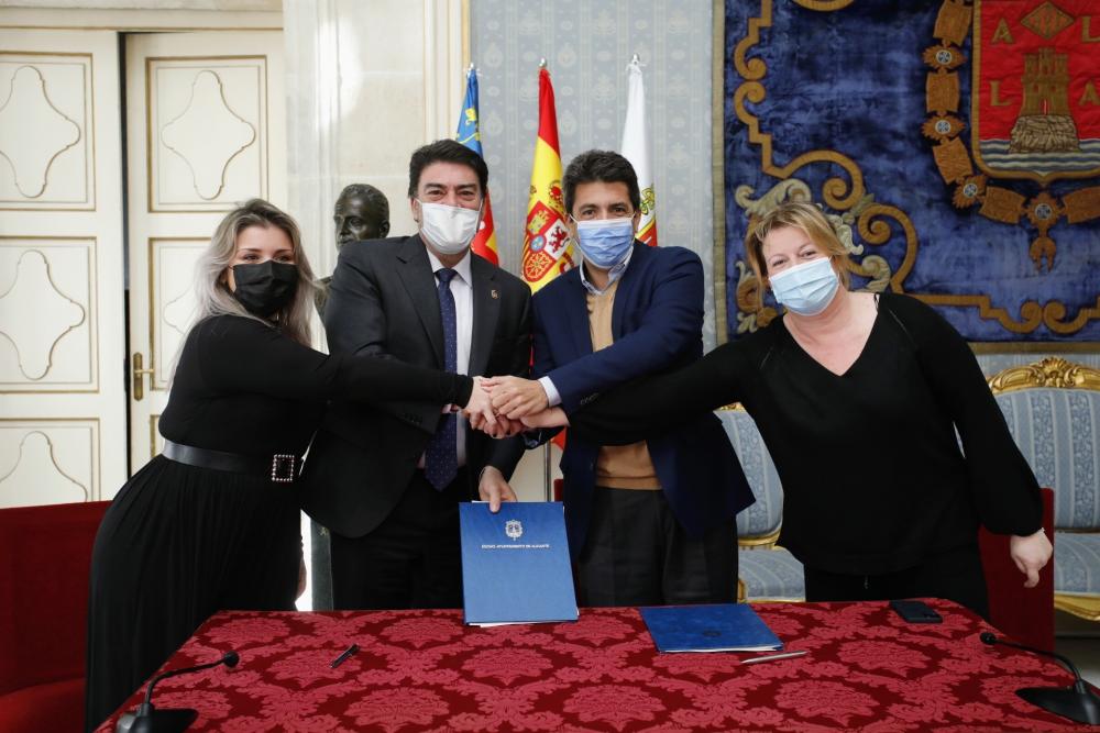 La vicealcaldesa de Alicante, Mari Carmen Sánchez; El Alcalde de Alicante, Luís Barcala; El Presidente de la Diputación de Alicante, Carlos Mazón,  y la vicepresidenta provincial, Ana Serna.